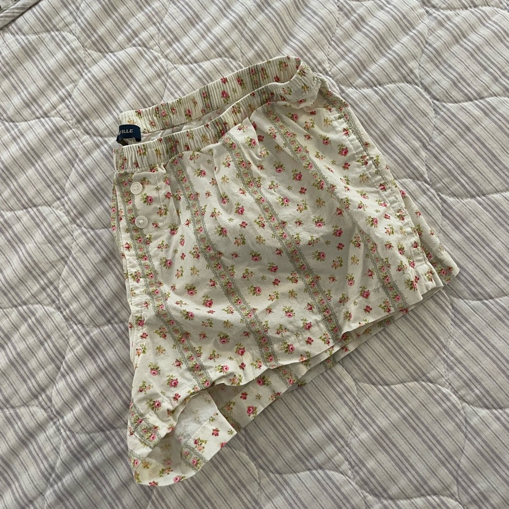 BRANDY MELVILLE sleep shorts